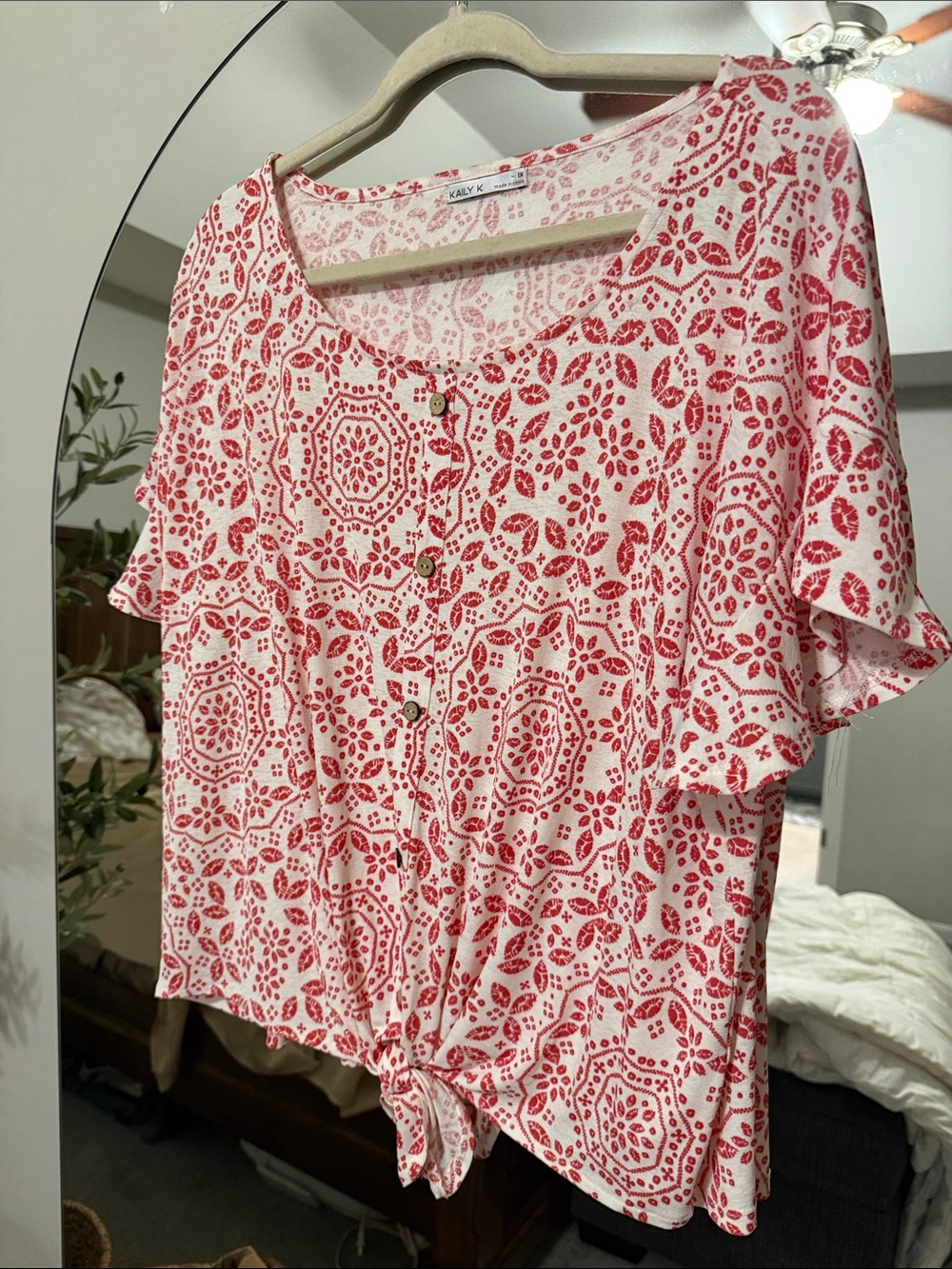 Kailey K White and Red Button-Front Tie-Hem Women's Top
